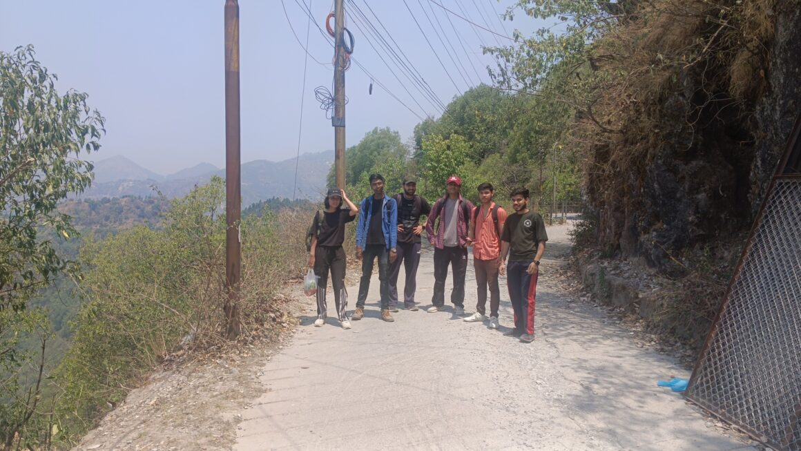  बदहाल स्थिति में है झड़ीपानी राजपुर ट्रैकिंग मार्ग